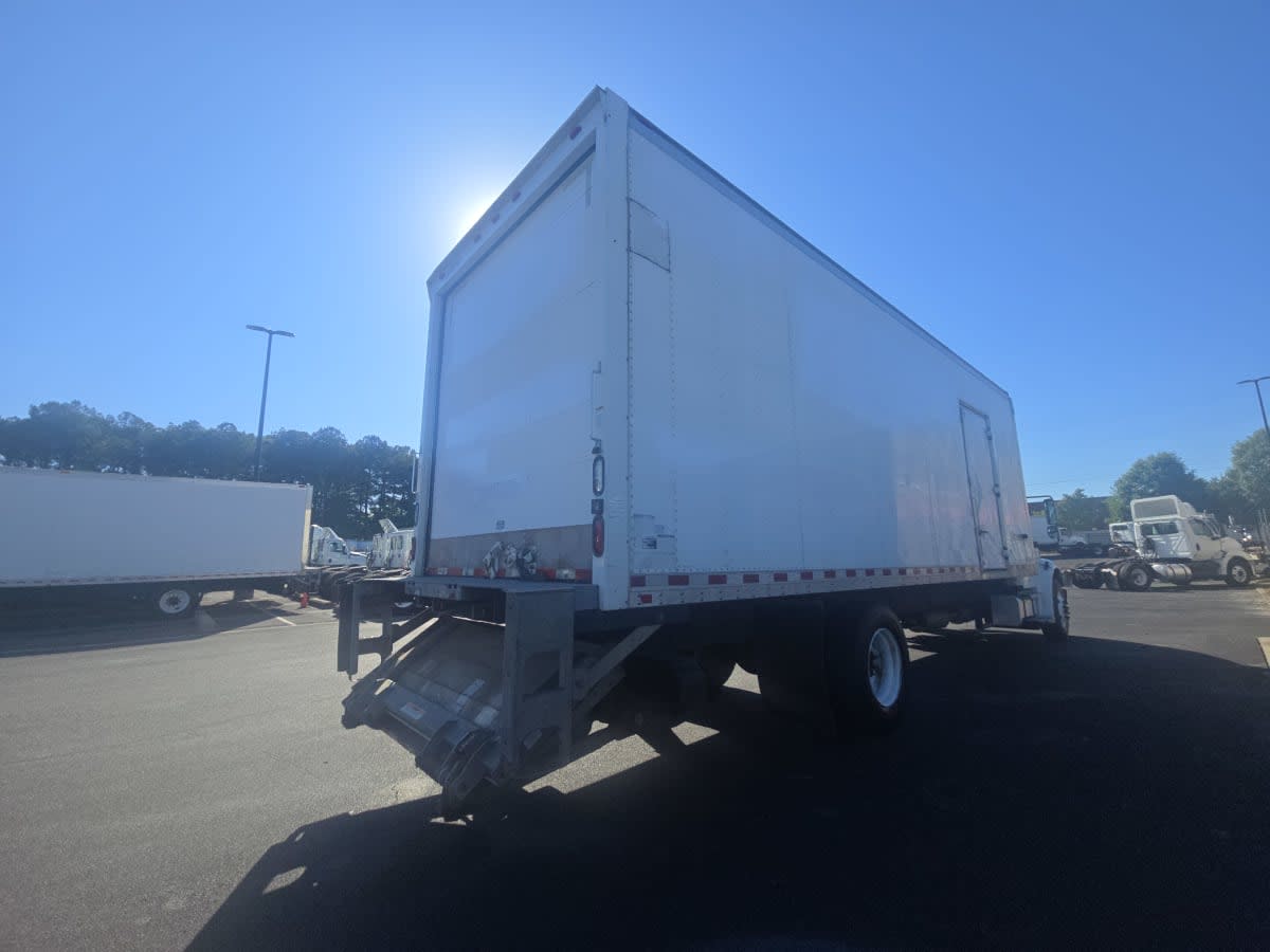 2016 Freightliner M2 106 in Atlanta, GA — photo 4