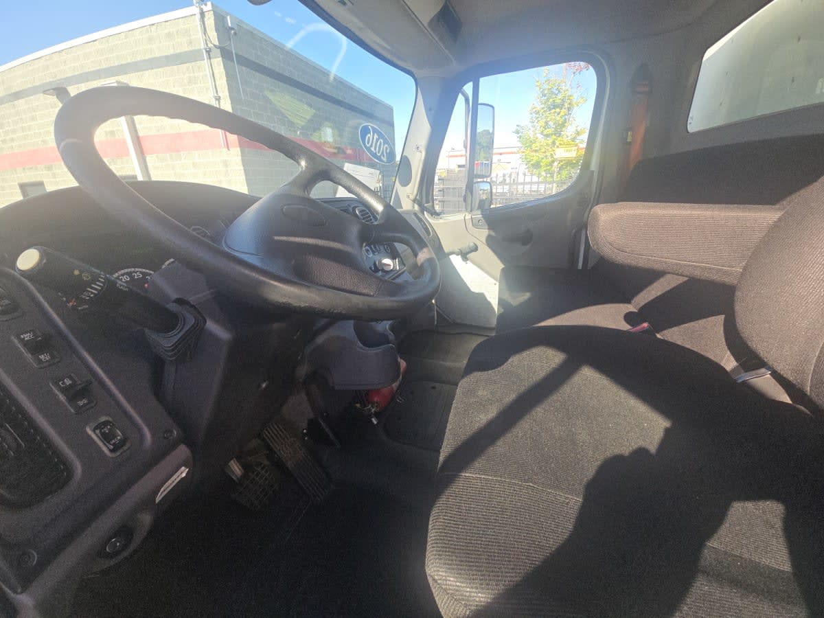 2016 Freightliner M2 106 in Atlanta, GA — photo 7