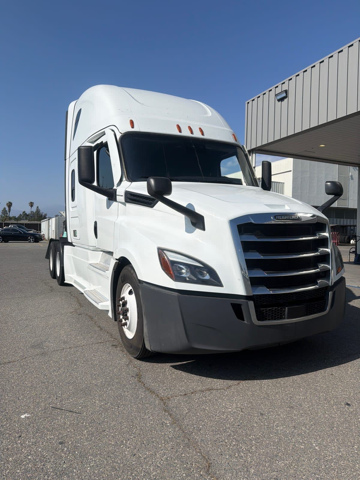 2023 Freightliner Cascadia in Pomona, CA — photo 3