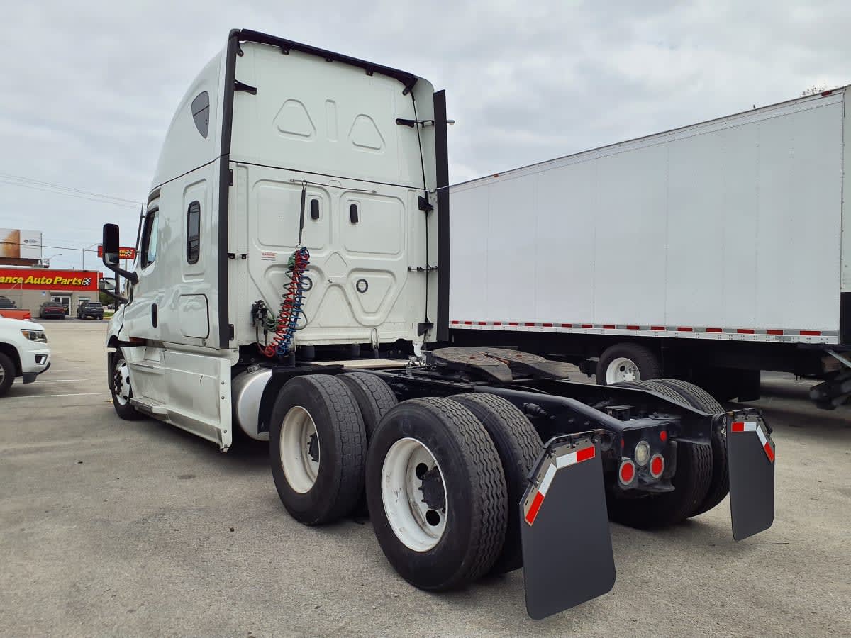 2023 Freightliner Cascadia in Miami, FL — photo 6