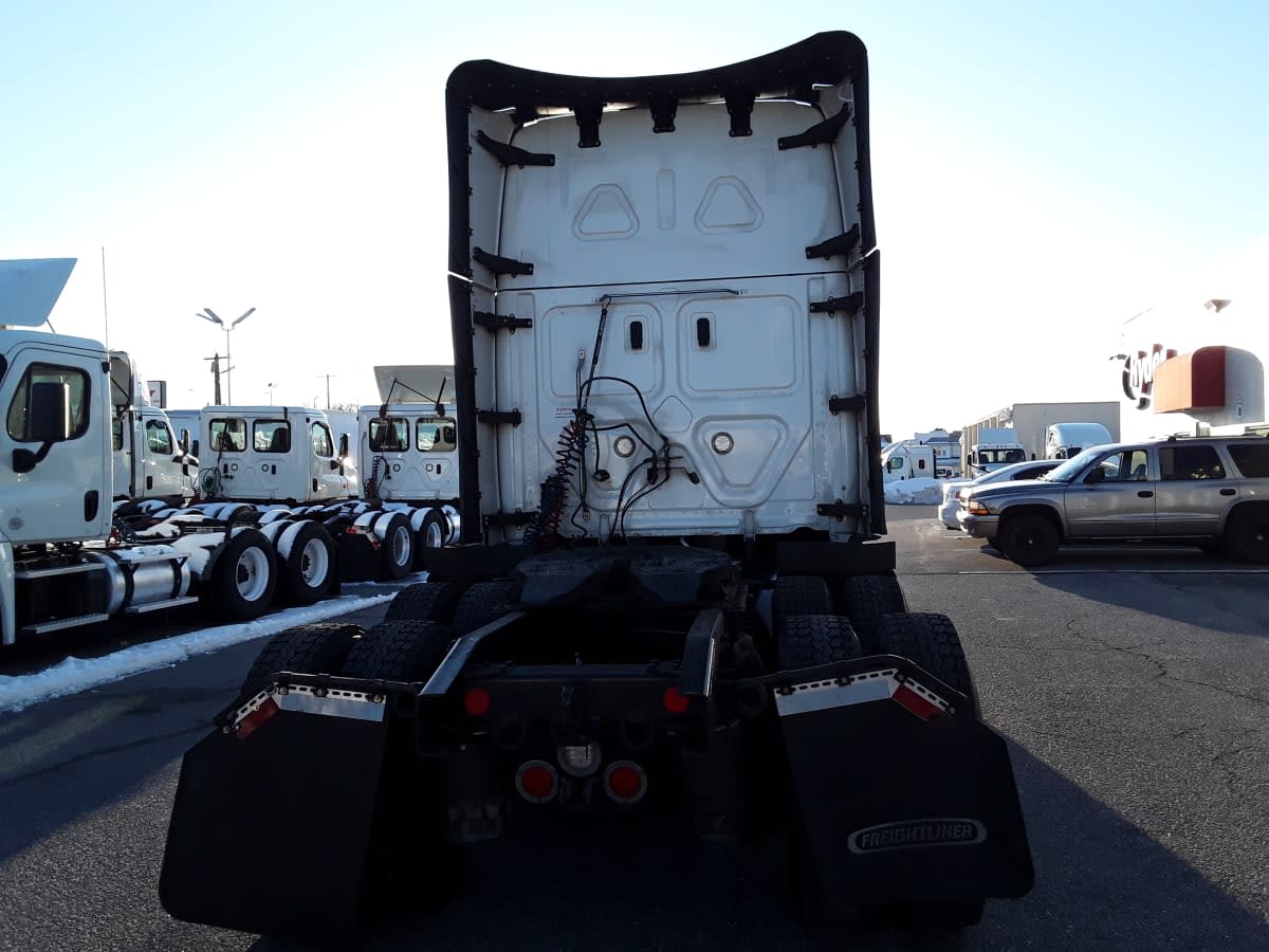 2023 Freightliner Cascadia in Allentown, PA — photo 5