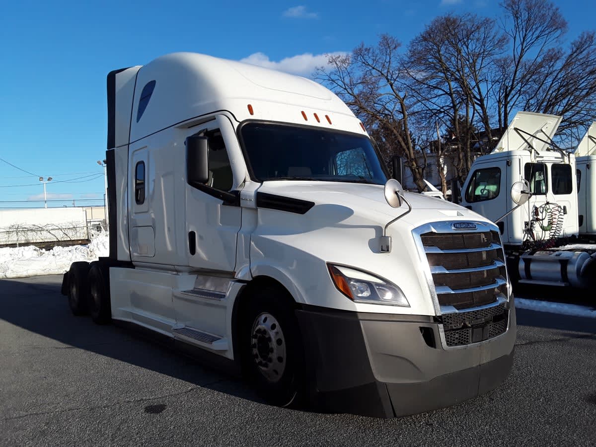 2023 Freightliner Cascadia in Allentown, PA — photo 3