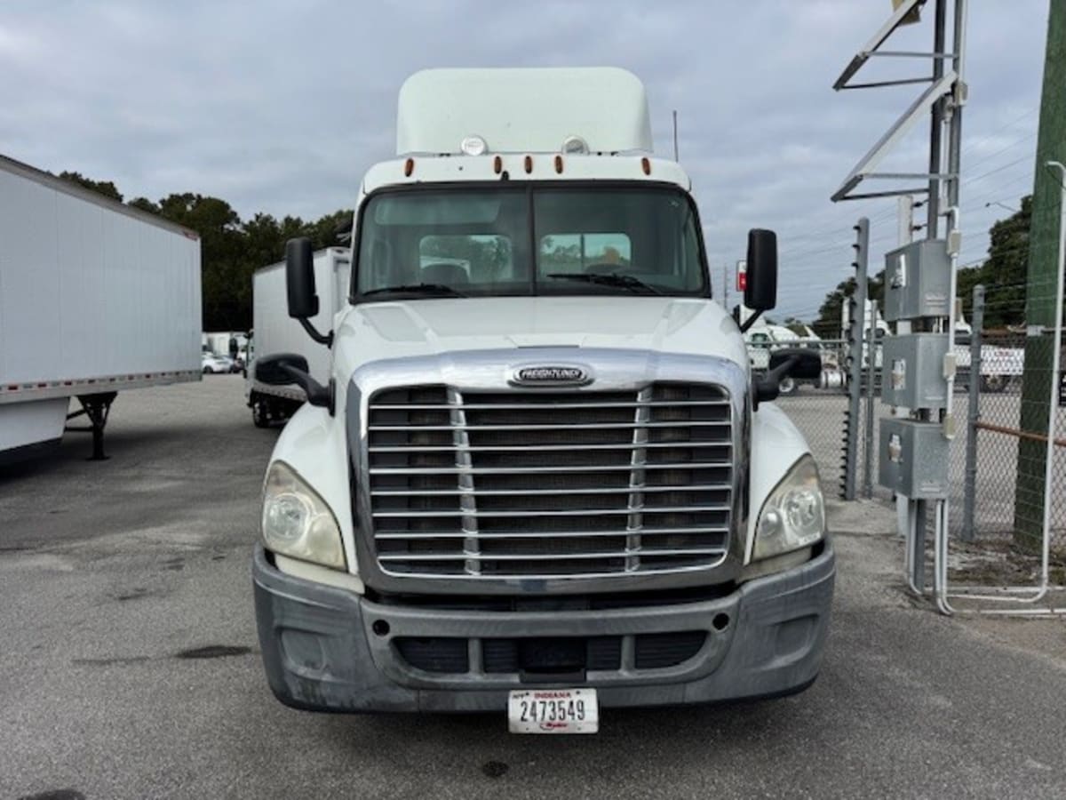 2012 Freightliner Cascadia in Jacksonville, FL — photo 2