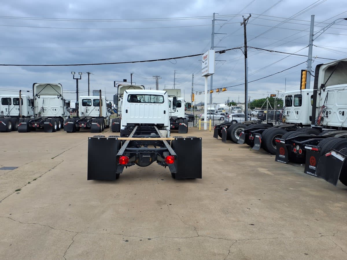 2021 Freightliner M2 106 in Dallas, TX — photo 5