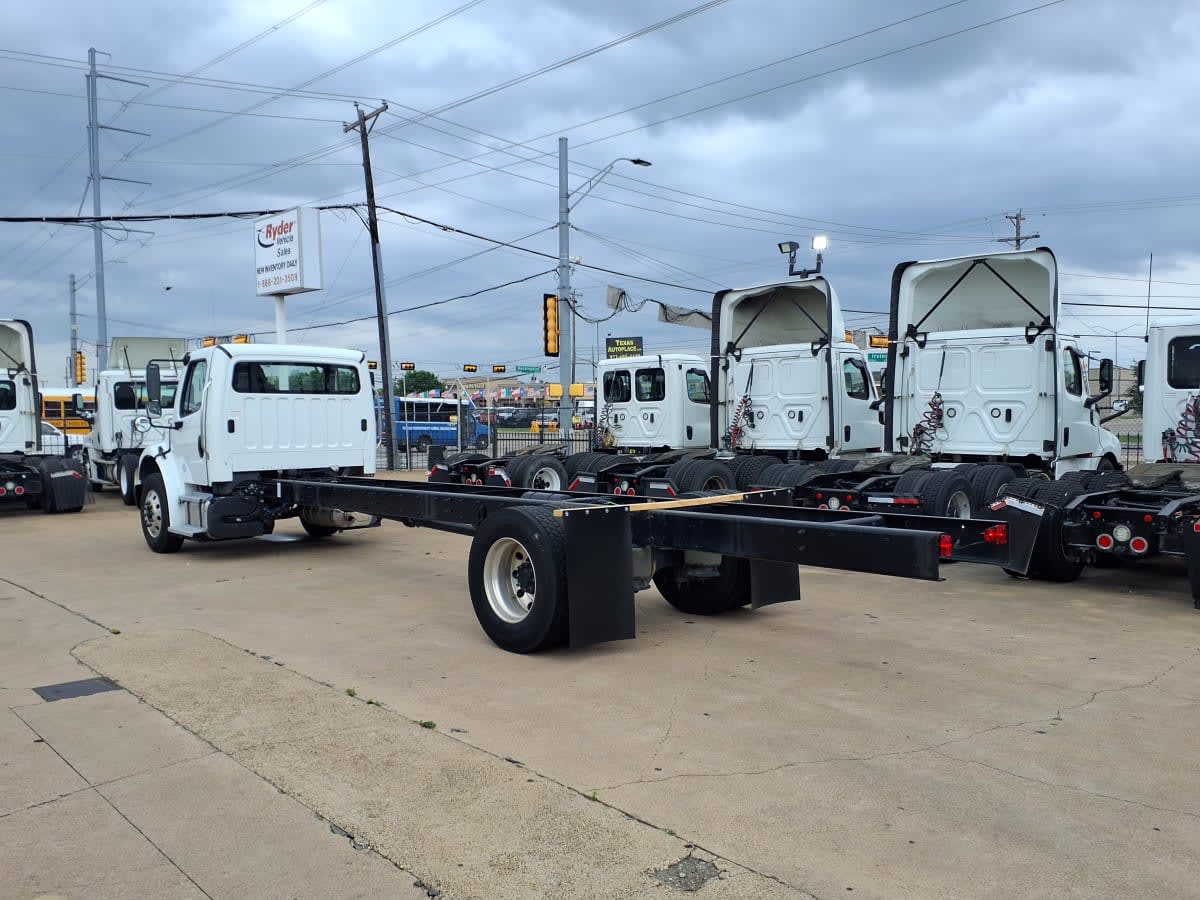 2021 Freightliner M2 106 in Dallas, TX — photo 6
