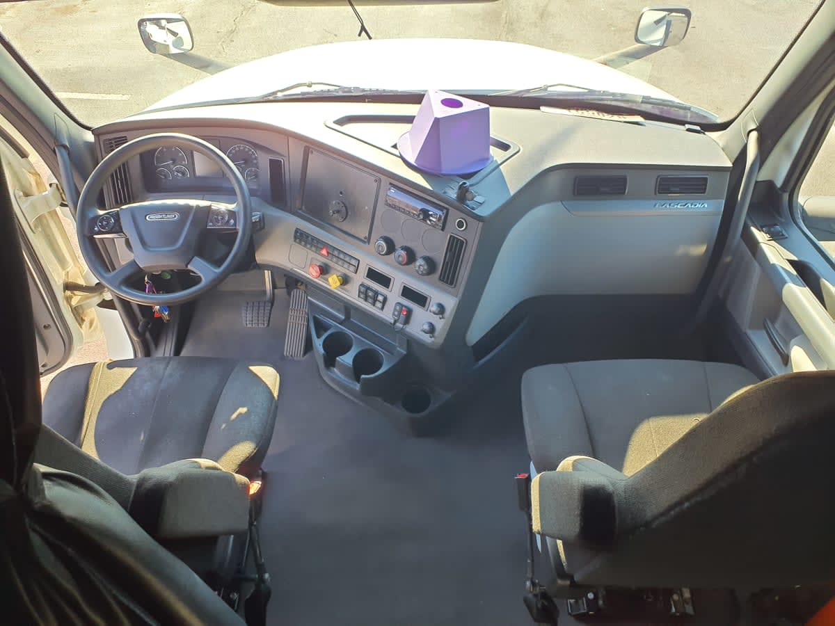 2021 Freightliner Cascadia in Atlanta, GA — photo 7