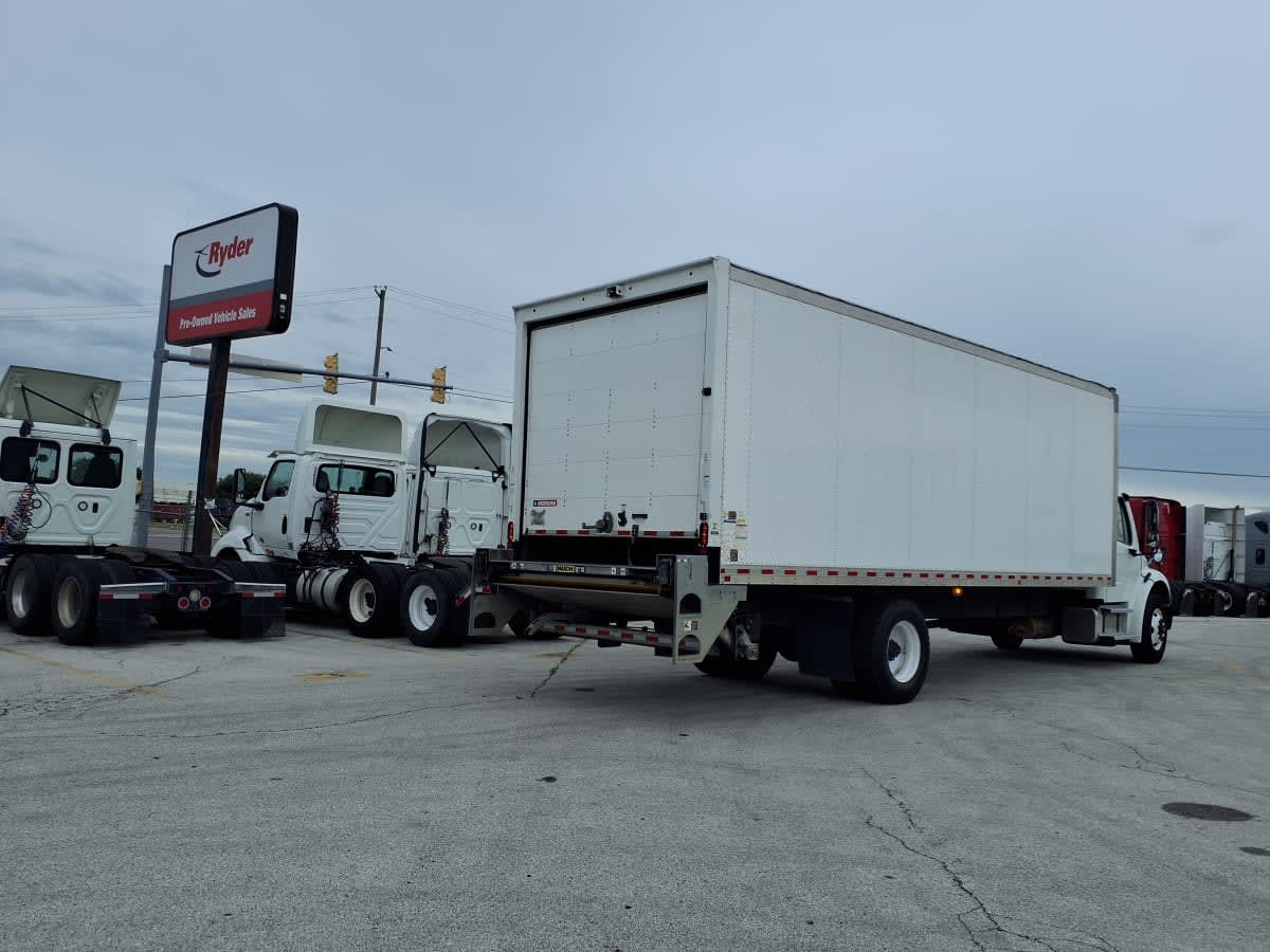 2022 Freightliner M2 106 in Fort Worth, TX — photo 4