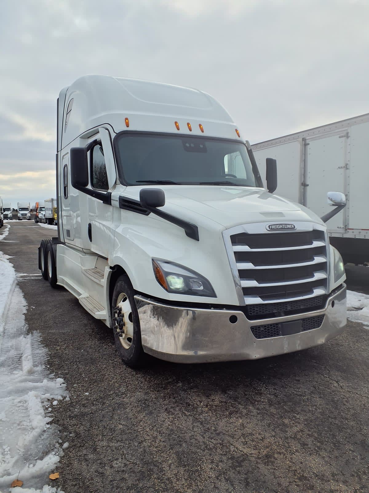 2021 Freightliner Cascadia in Bolingbrook, IL — photo 3