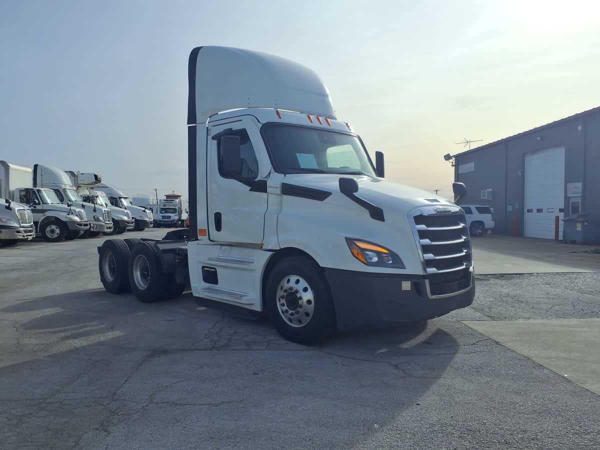 2022 Freightliner Cascadia in Fort Worth, TX — photo 3