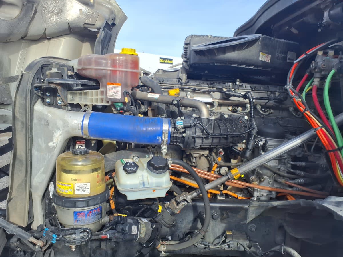 2022 Freightliner Cascadia in Fort Worth, TX — photo 8