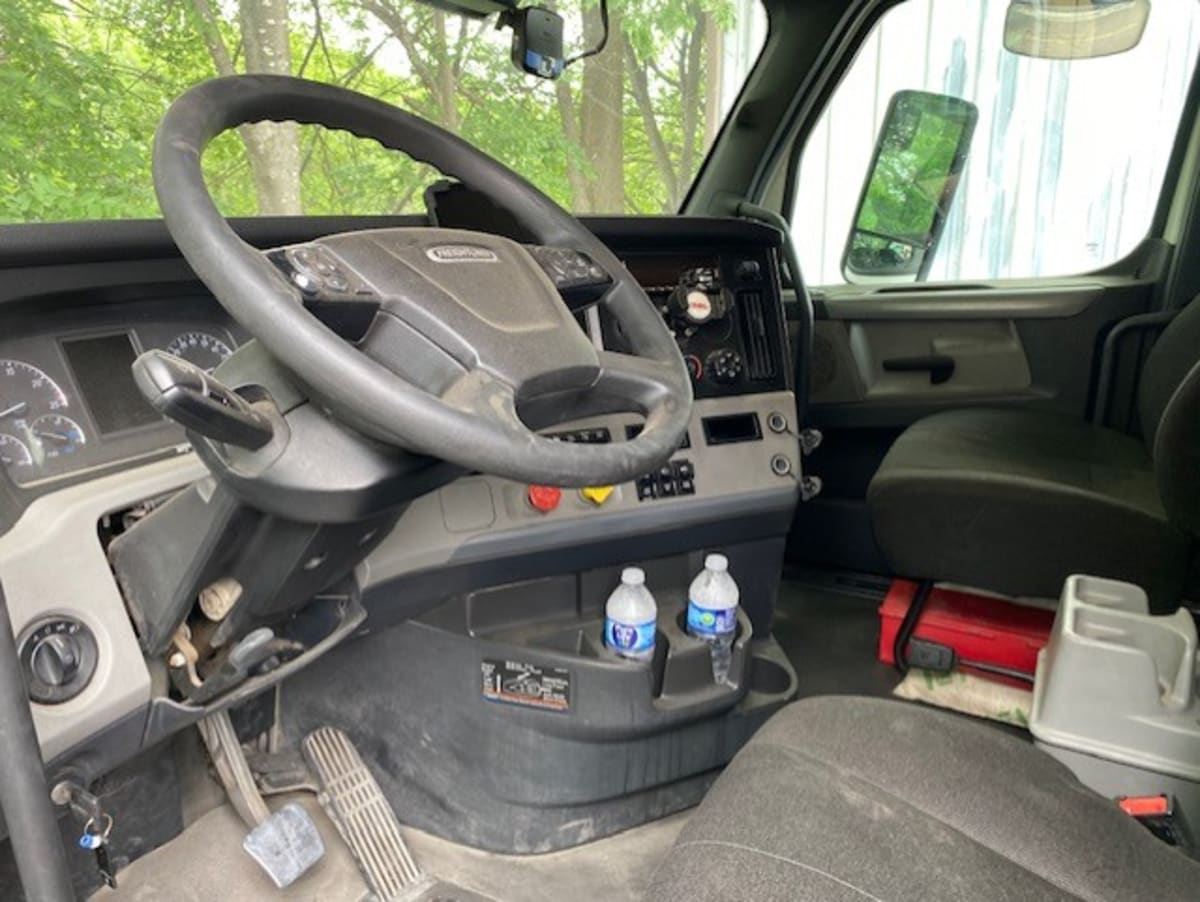 2022 Freightliner Cascadia in Converse, TX — photo 7