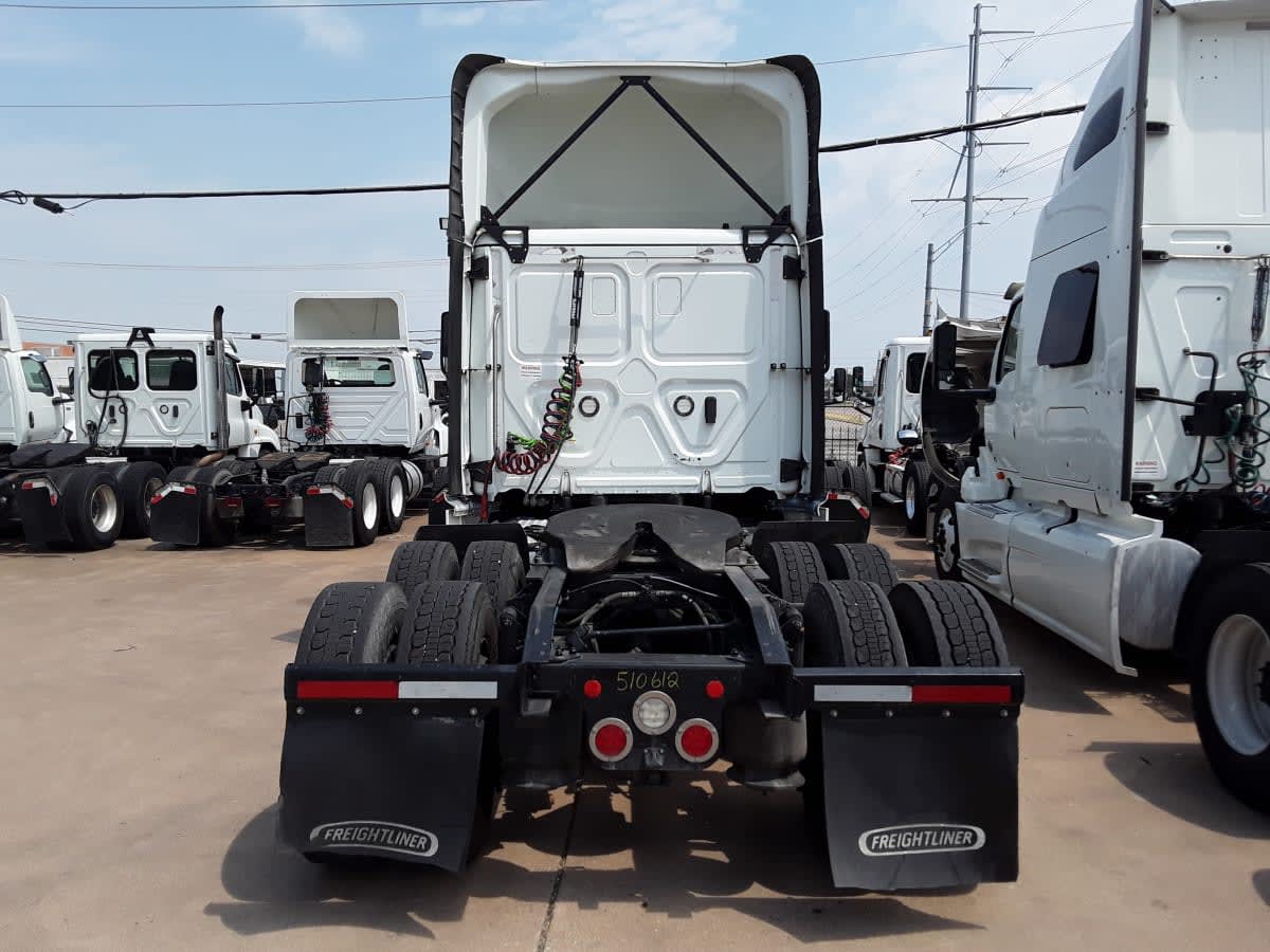 2022 Freightliner Cascadia in Dallas, TX — photo 5