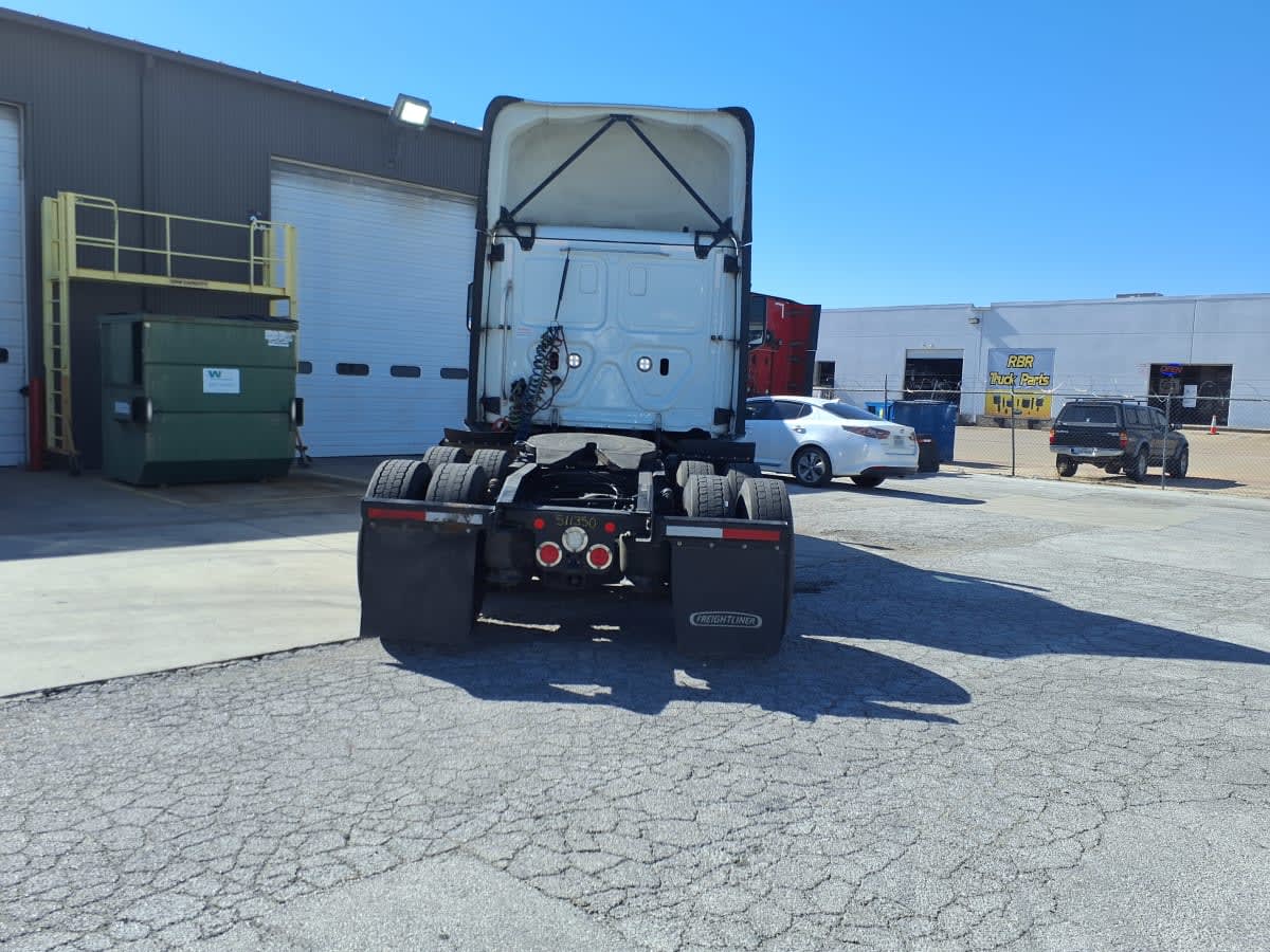2022 Freightliner Cascadia in Fort Worth, TX — photo 5