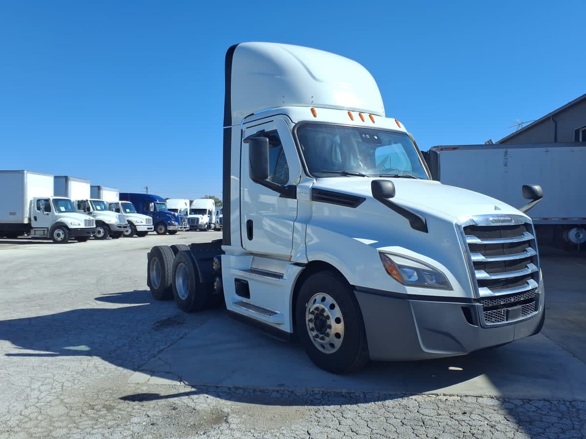 2022 Freightliner Cascadia in Fort Worth, TX — photo 3