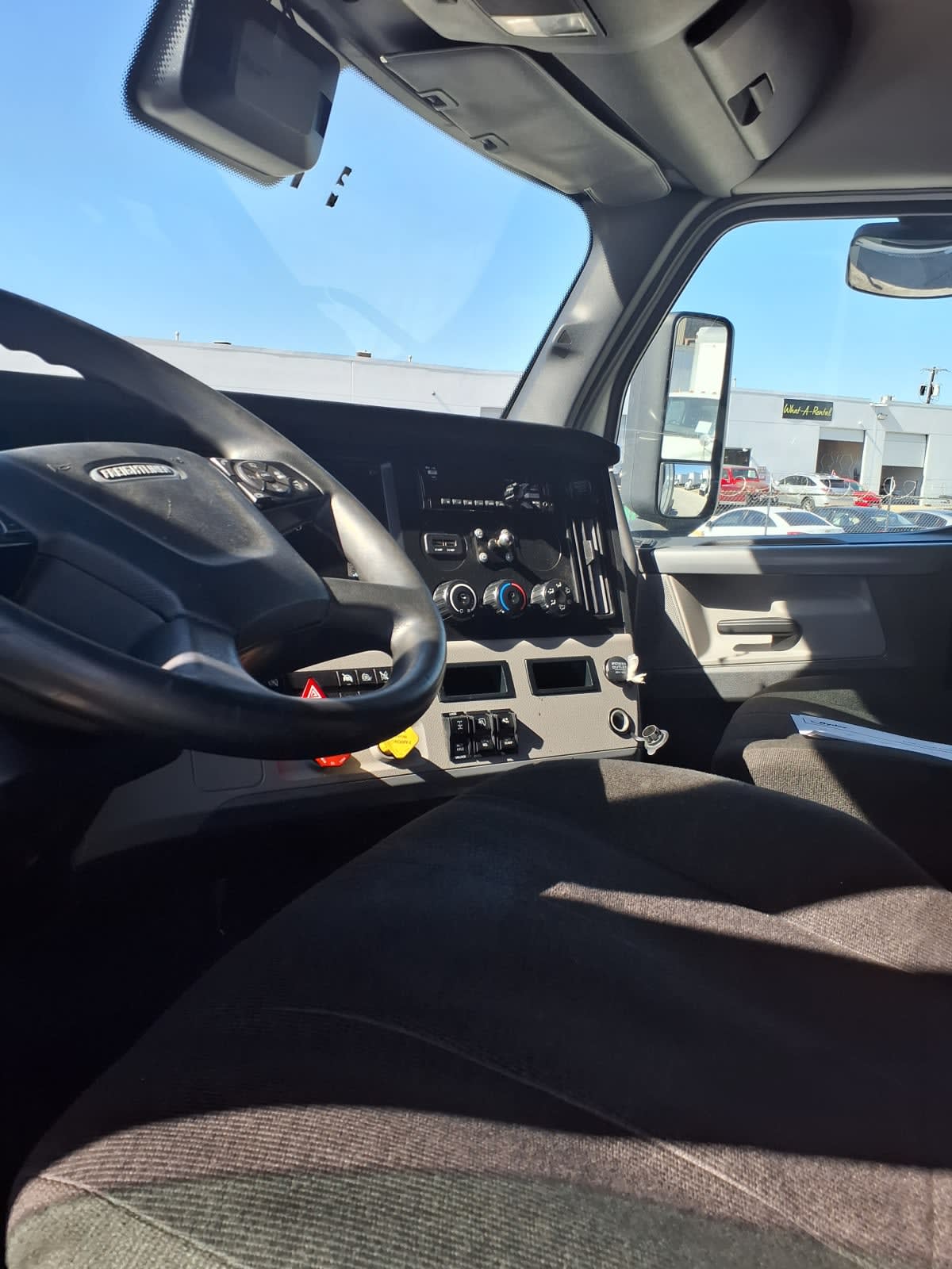2022 Freightliner Cascadia in Fort Worth, TX — photo 7
