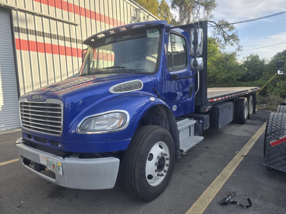 2022 Freightliner M2 106 in Tampa, FL — photo 3