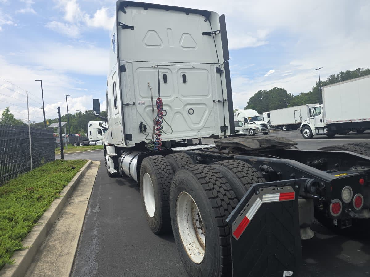 2022 Freightliner Cascadia in Atlanta, GA — photo 6