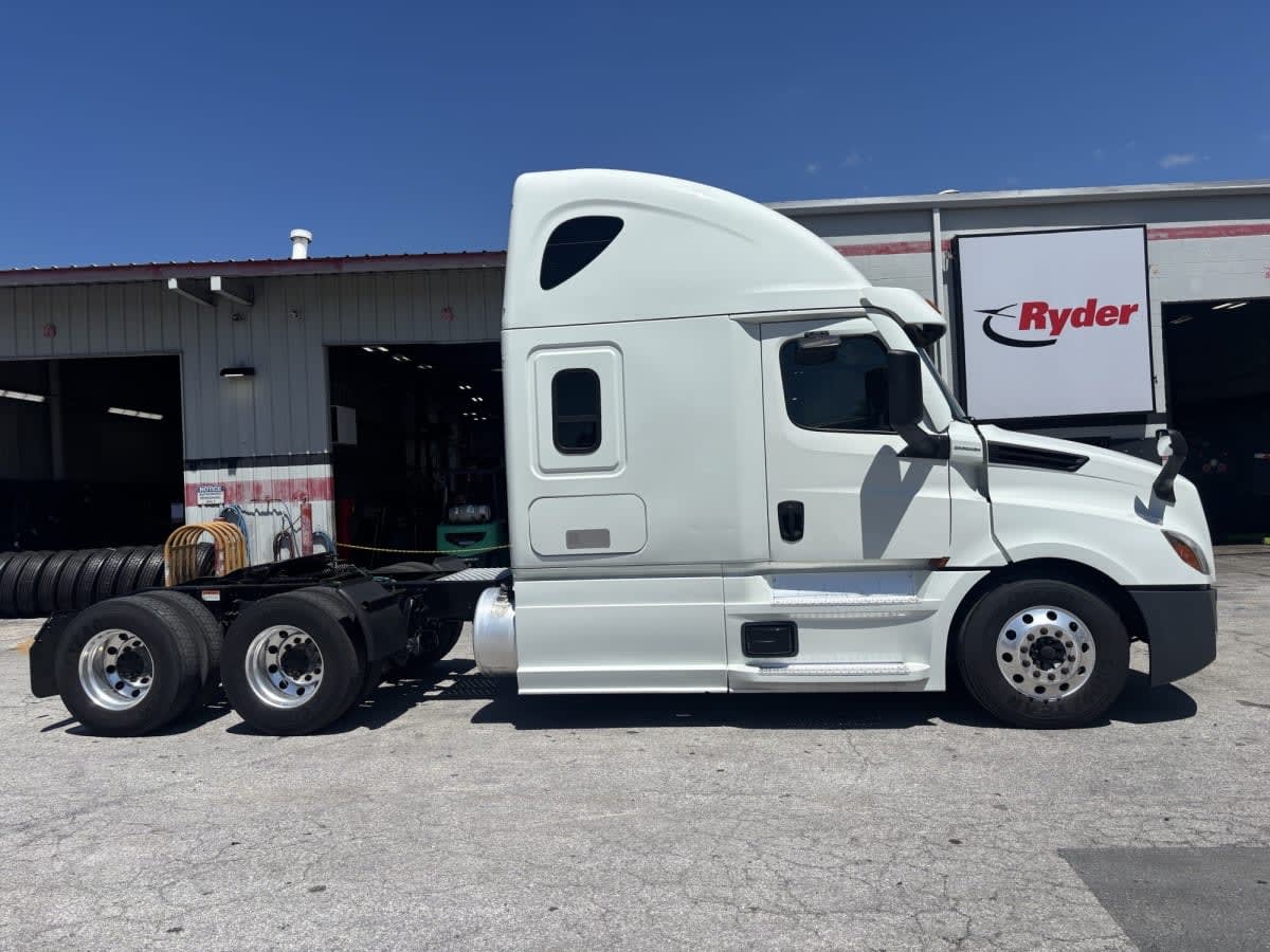 2022 Freightliner Cascadia in Atlanta, GA — photo 5