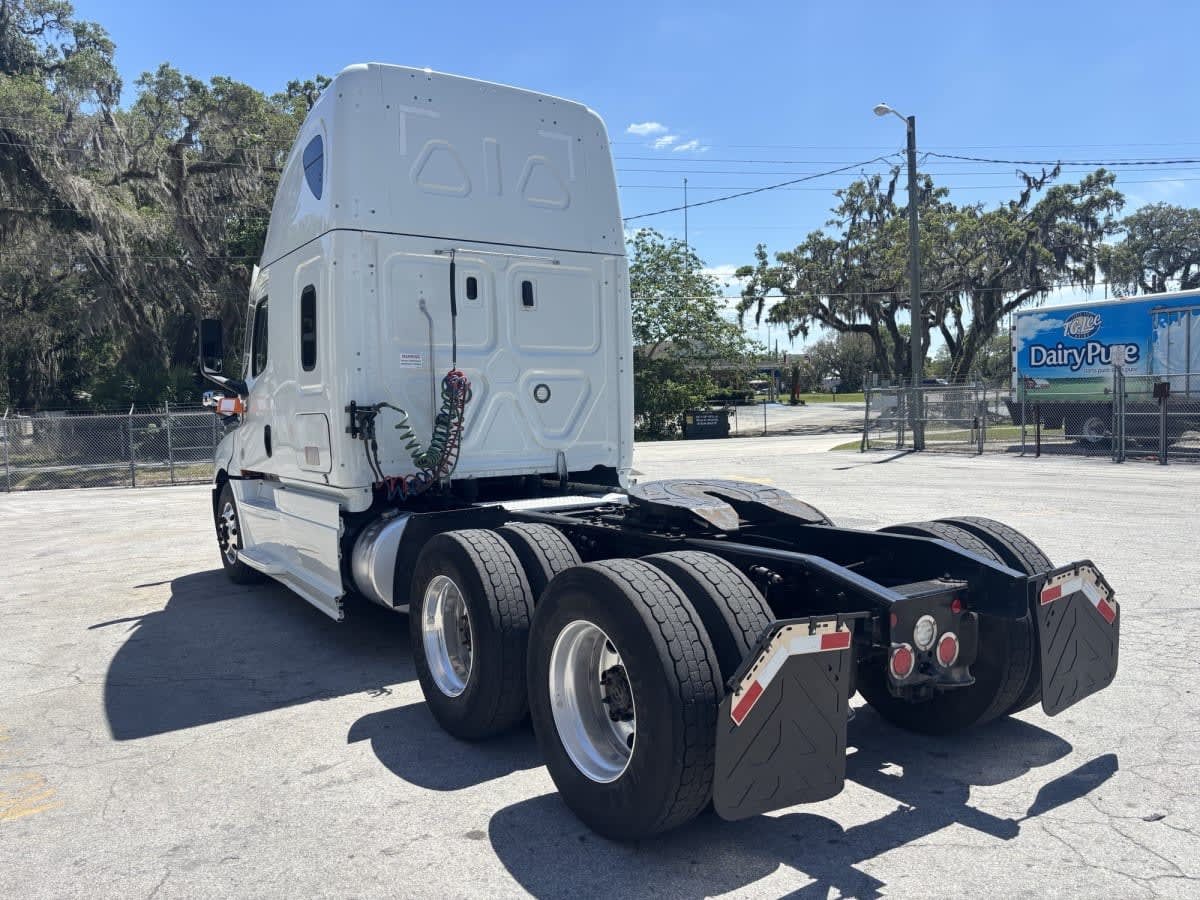 2022 Freightliner Cascadia in Atlanta, GA — photo 4