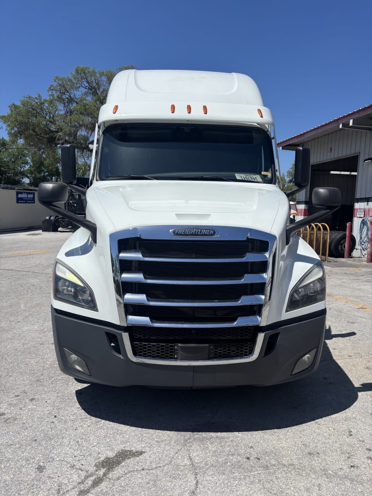 2022 Freightliner Cascadia in Atlanta, GA — photo 2