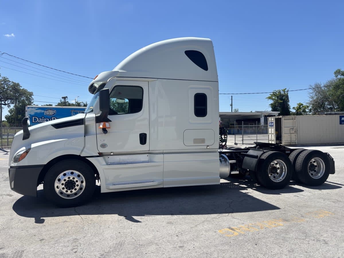 2022 Freightliner Cascadia in Atlanta, GA — photo 7