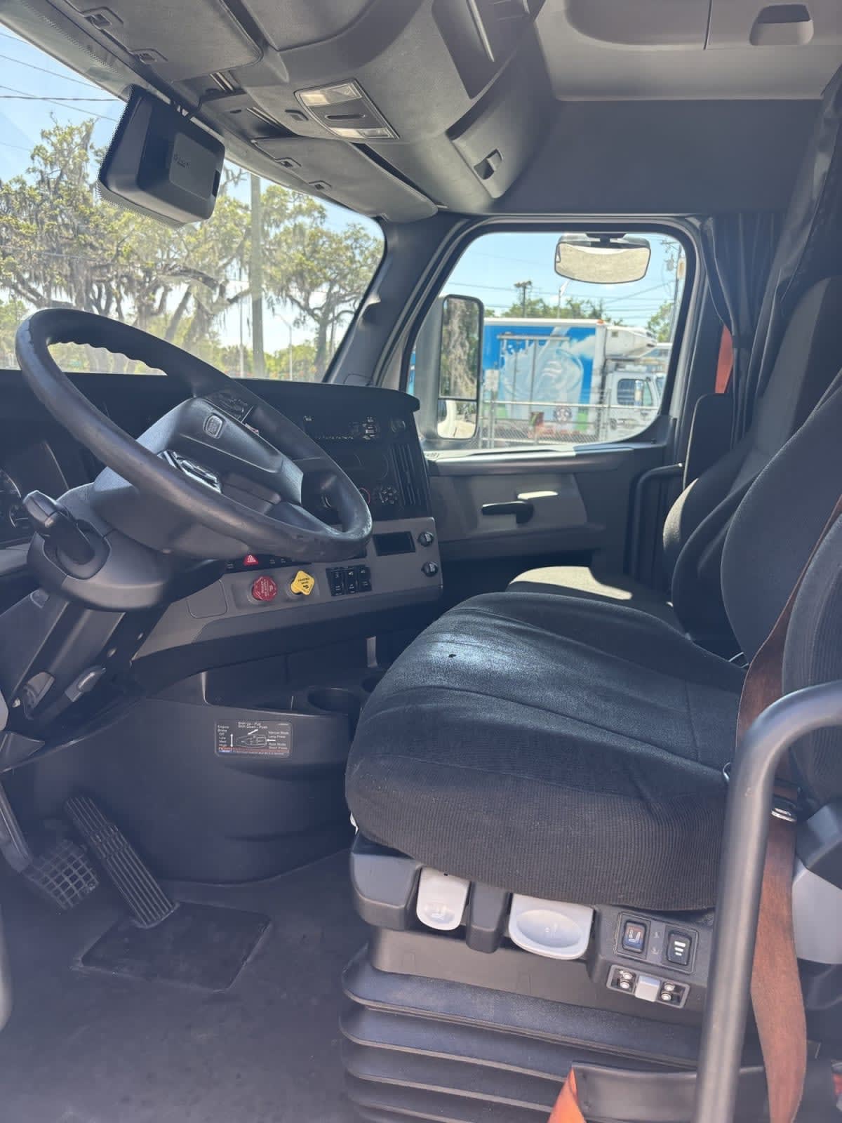 2022 Freightliner Cascadia in Atlanta, GA — photo 8