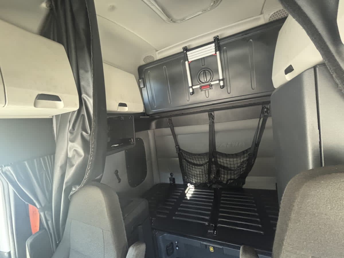 2022 Freightliner Cascadia in Atlanta, GA — photo 9