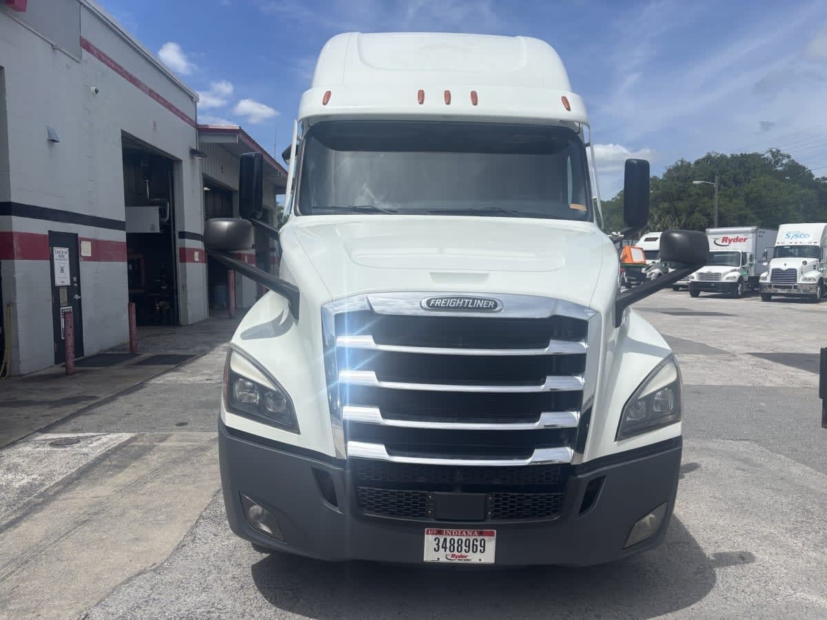 2022 Freightliner Cascadia in Atlanta, GA — photo 2