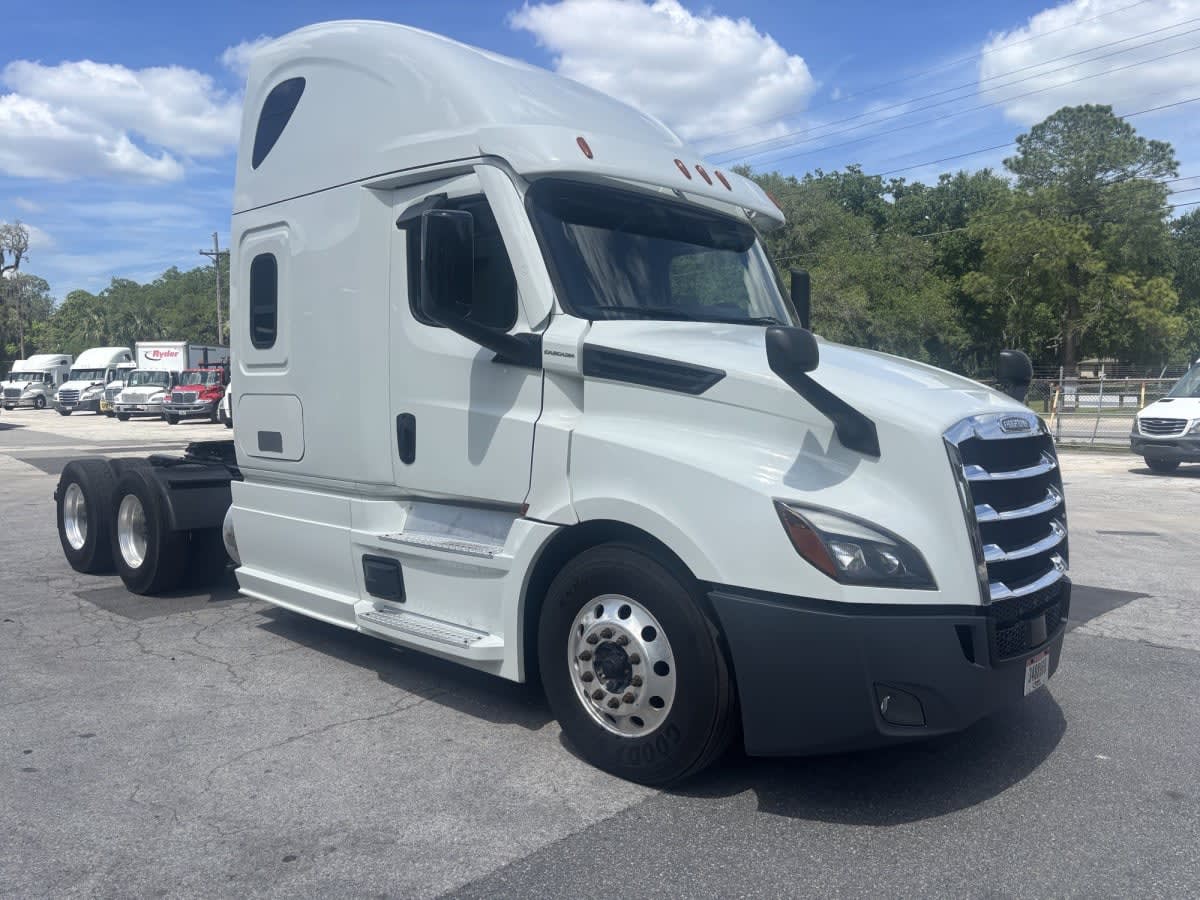 2022 Freightliner Cascadia in Atlanta, GA — photo 3