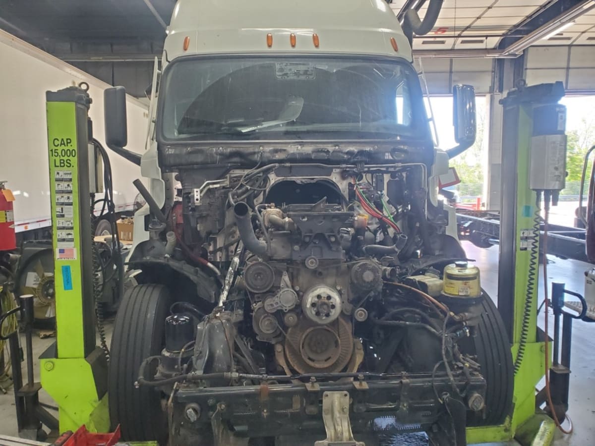 2022 Freightliner Cascadia in Bensalem, PA — photo 2