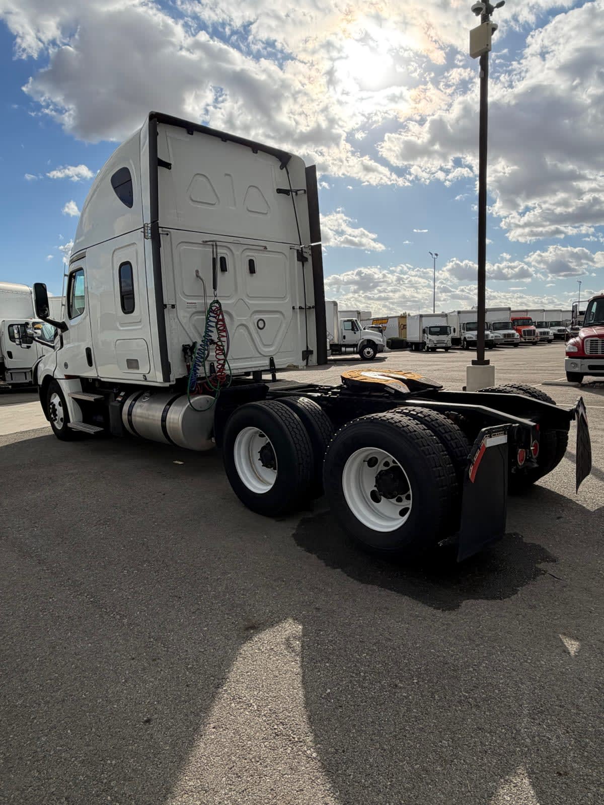 2022 Freightliner Cascadia in Fontana, CA — photo 6