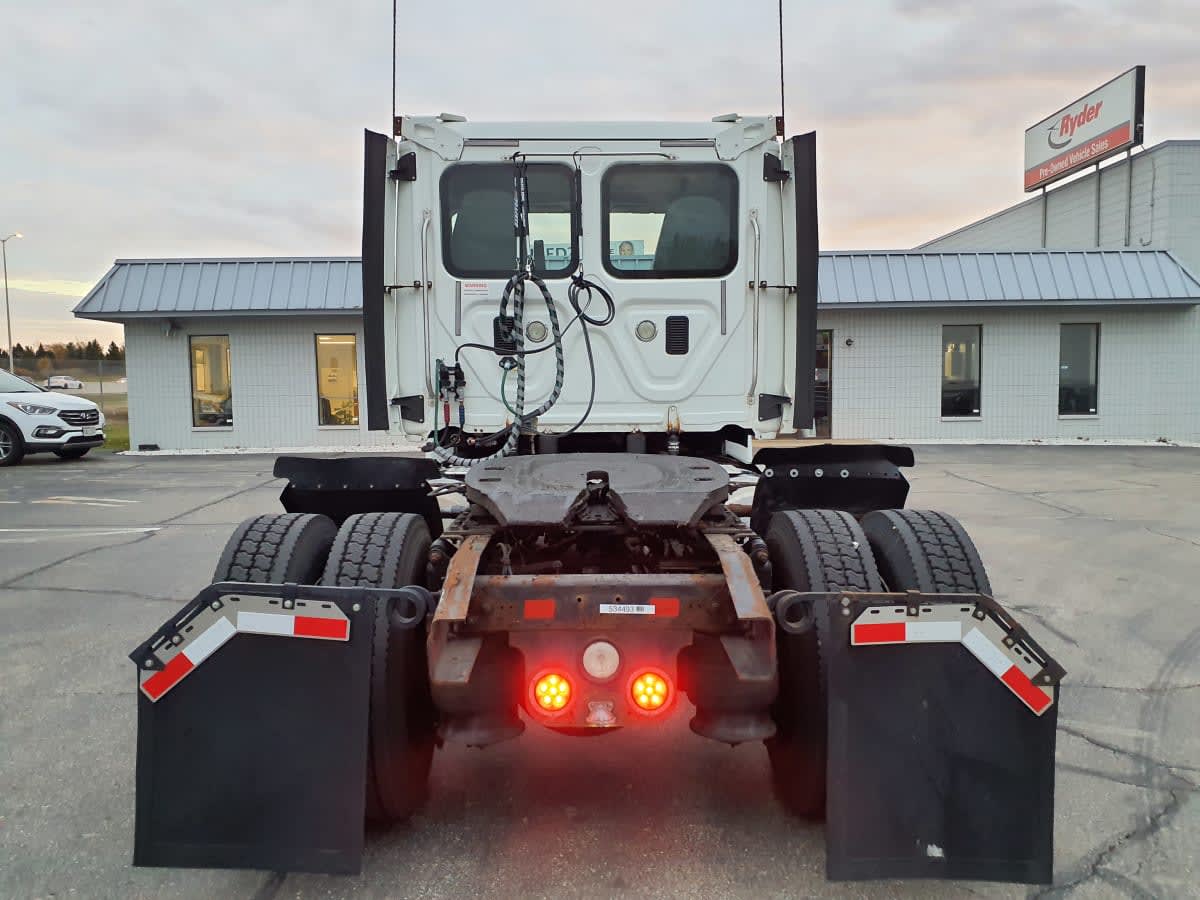 2014 Freightliner Cascadia in Oak Creek, WI — photo 5