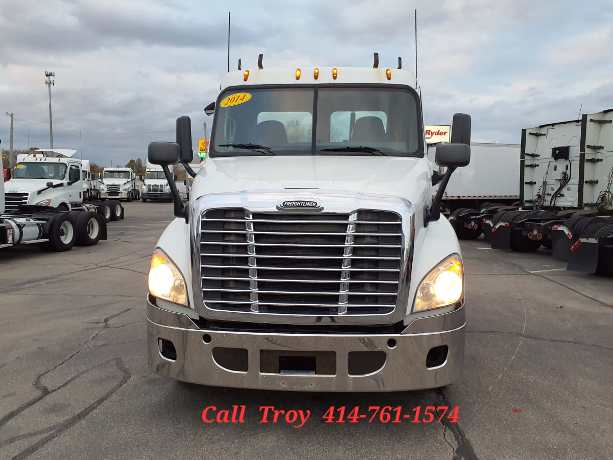 2014 Freightliner Cascadia in Oak Creek, WI — photo 2
