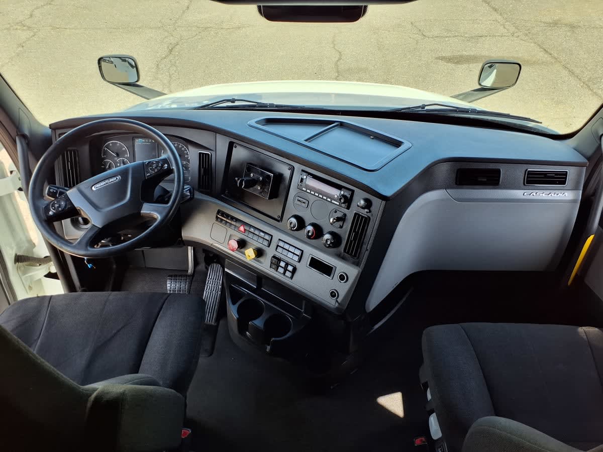 2022 Freightliner Cascadia in Memphis, TN — photo 7