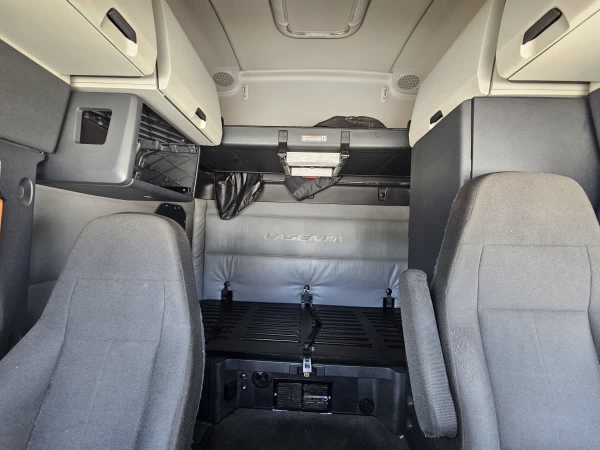 2022 Freightliner Cascadia in Orlando, FL — photo 8