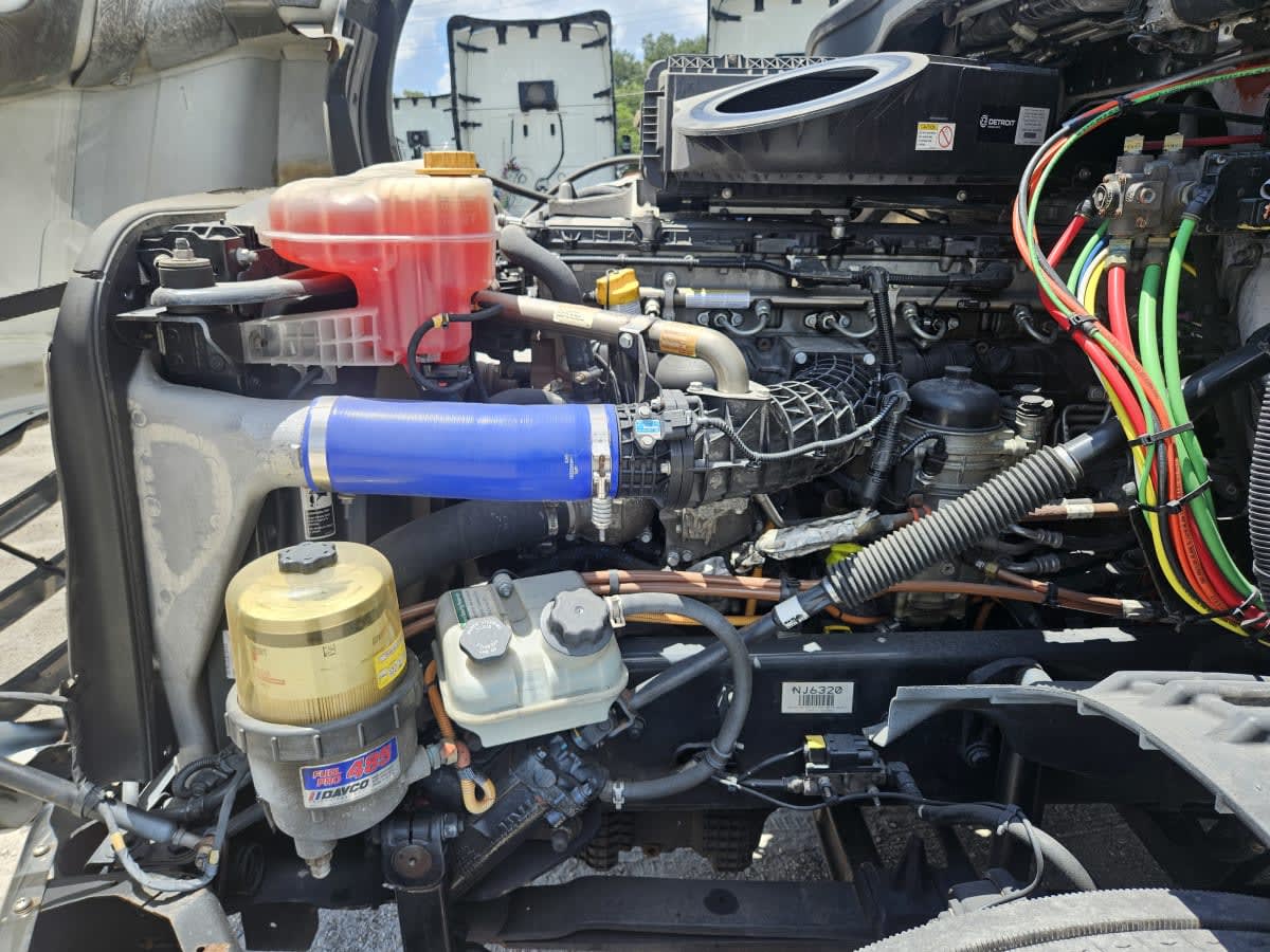 2022 Freightliner Cascadia in Orlando, FL — photo 9