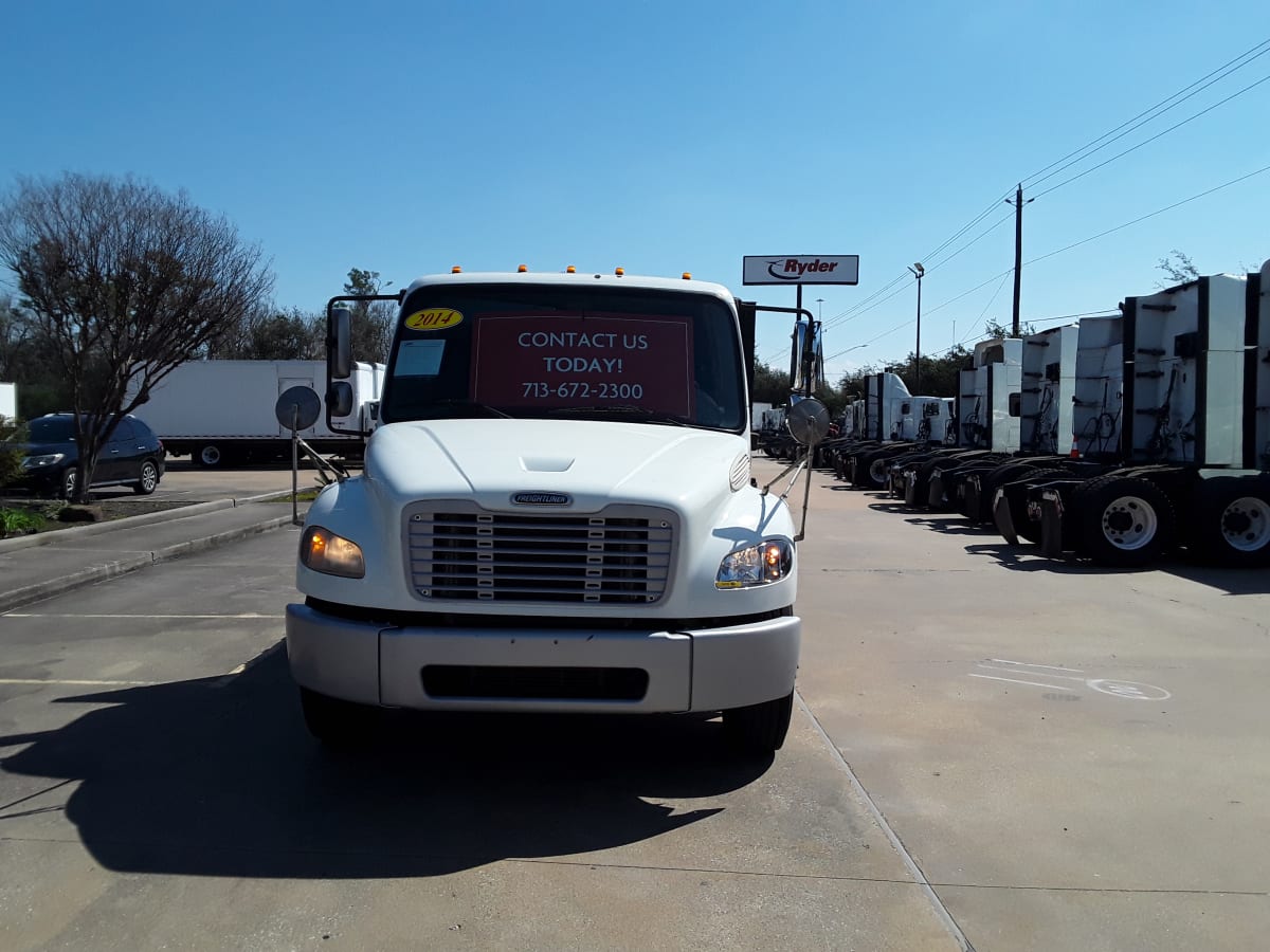 2014 Freightliner M2 106 in Houston, TX — photo 2
