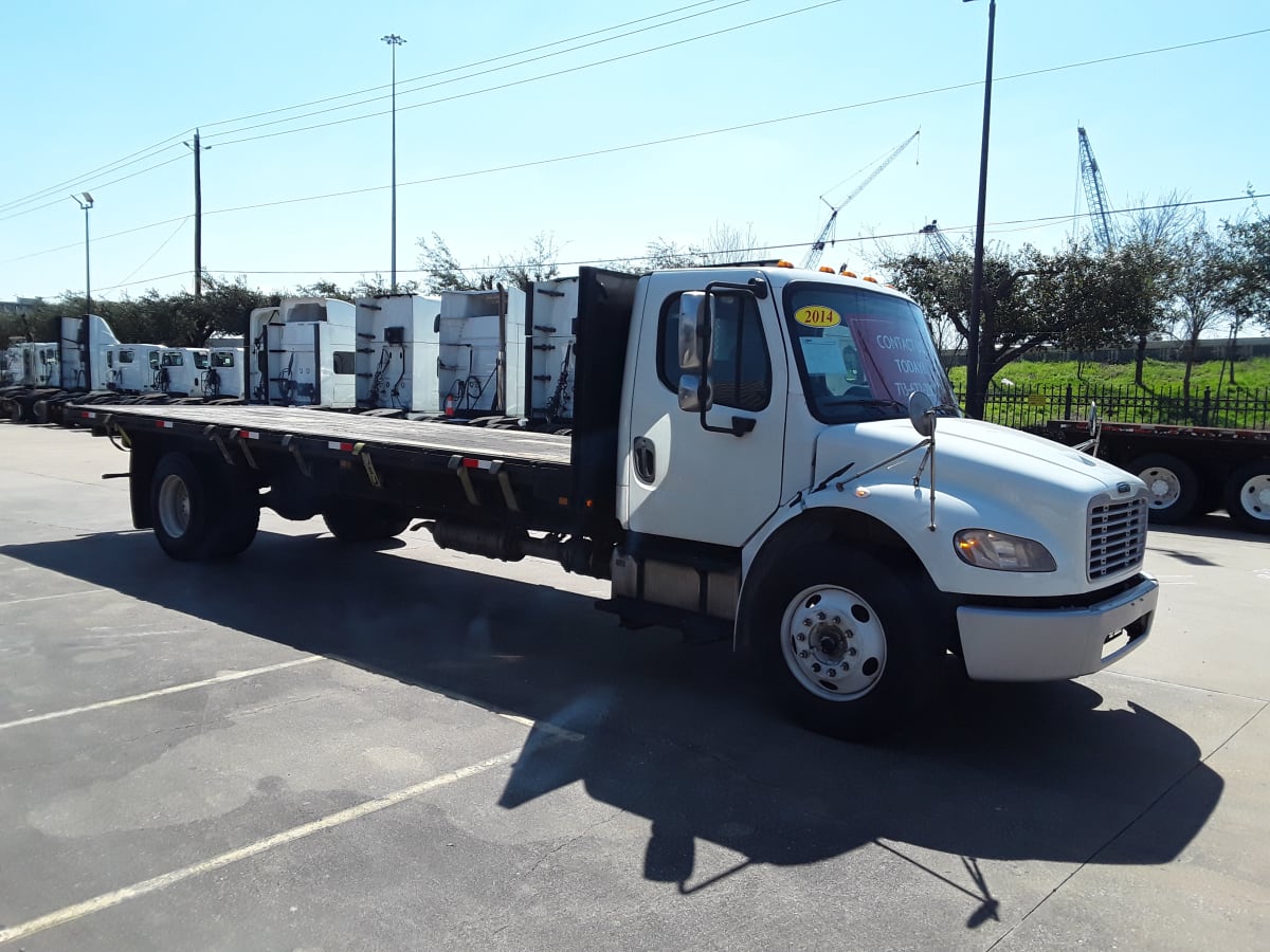 2014 Freightliner M2 106 in Houston, TX — photo 3