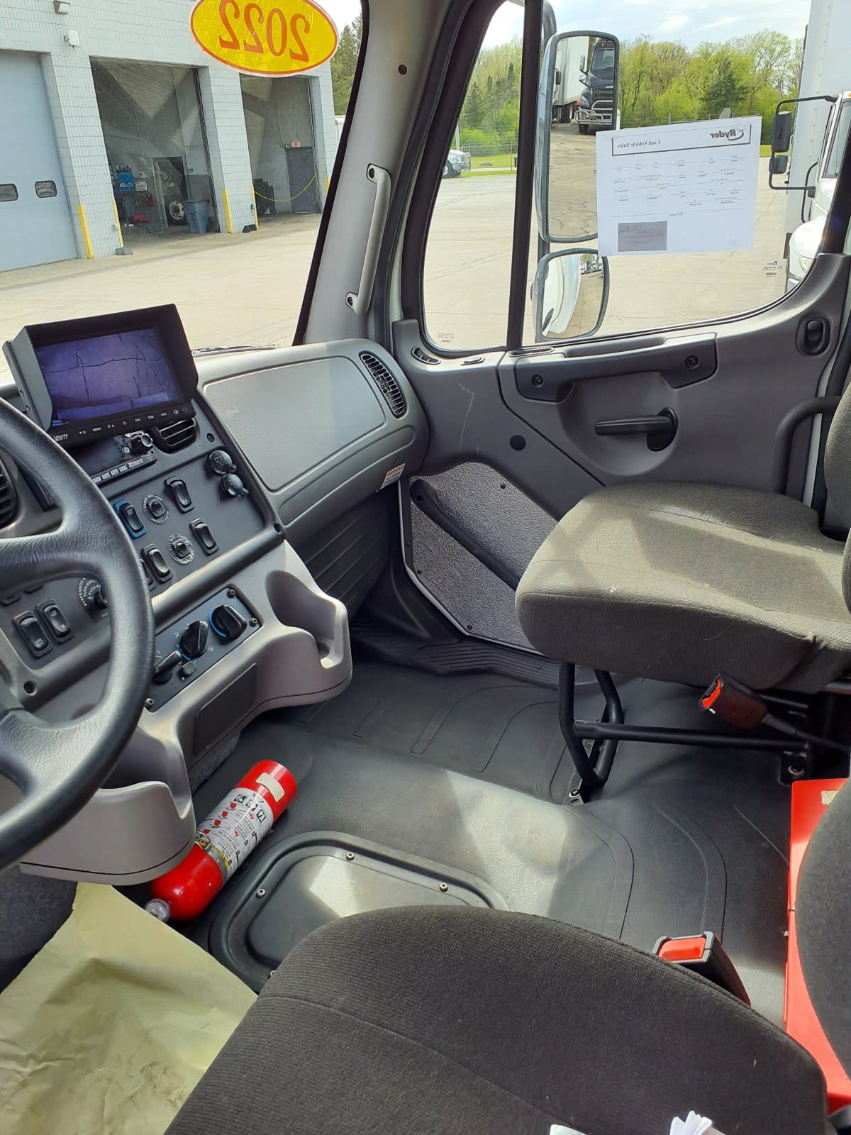 2022 Freightliner M2 106 in Oak Creek, WI — photo 7