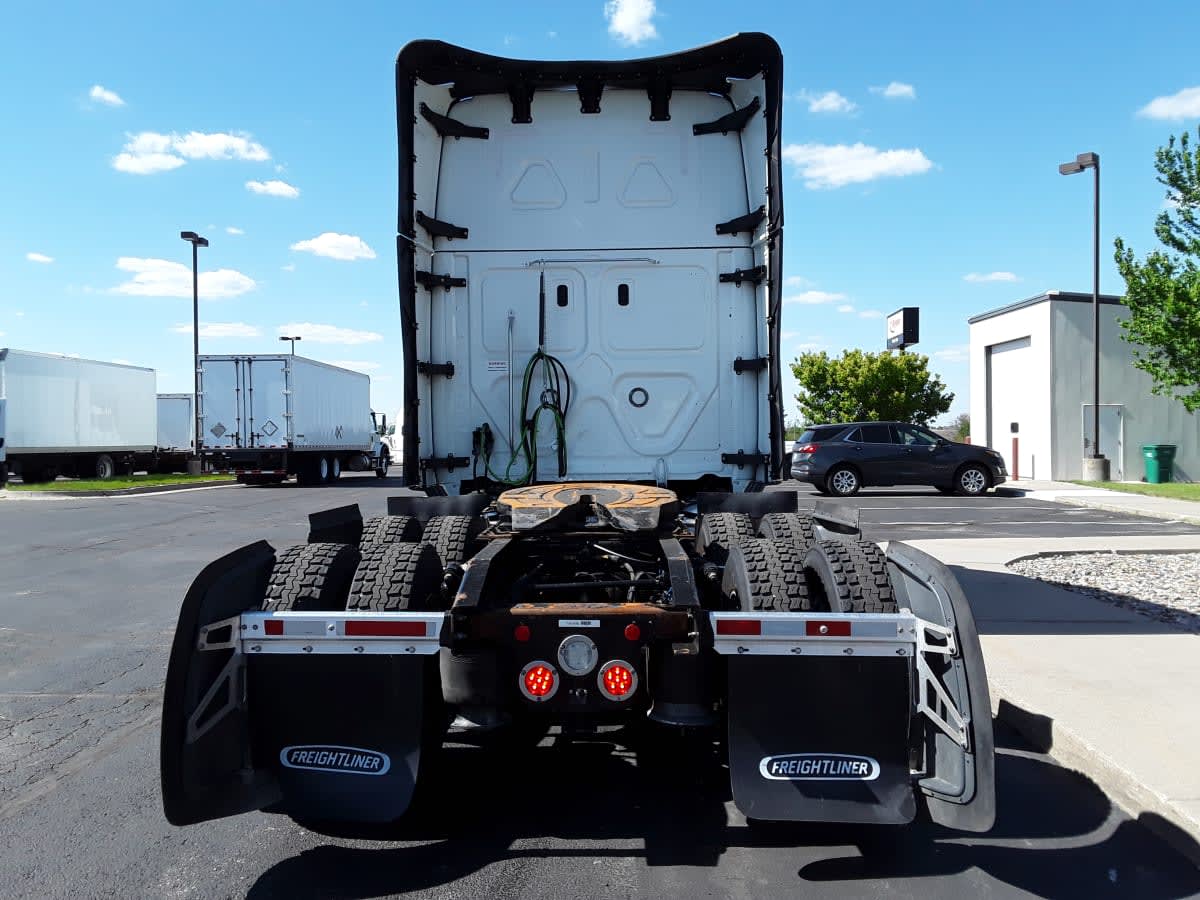 2022 Freightliner Cascadia in Altoona, IA — photo 5