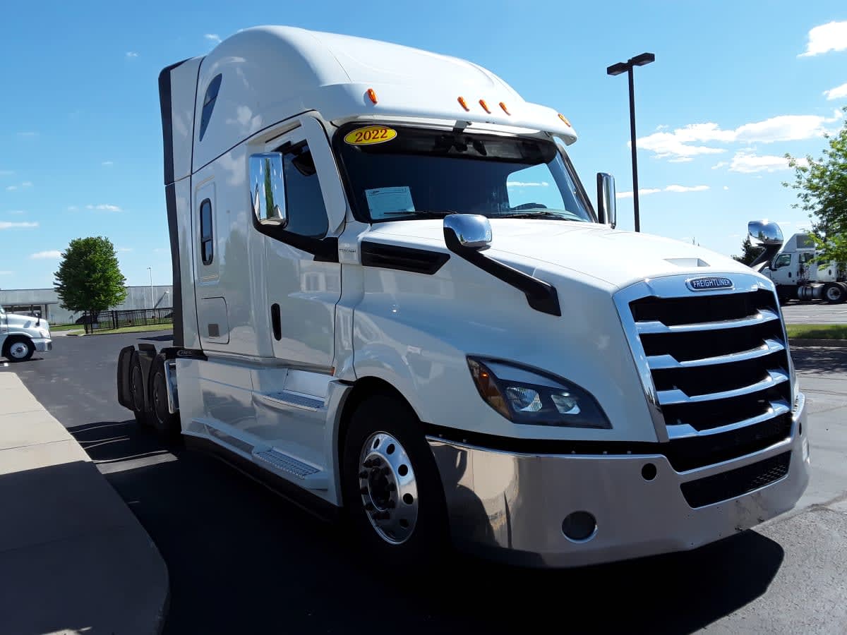 2022 Freightliner Cascadia in Altoona, IA — photo 3