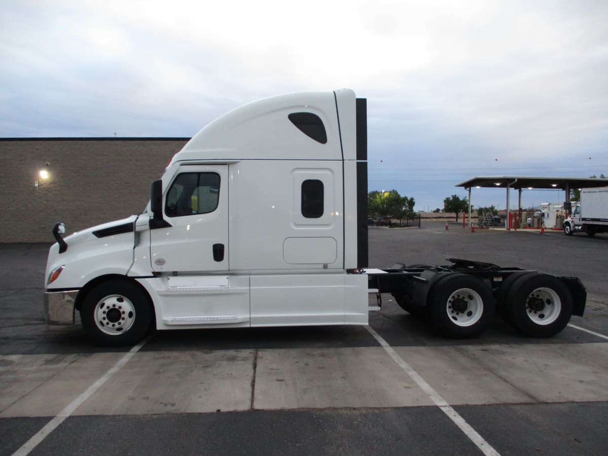 2021 Freightliner Cascadia in Commerce City, CO — photo 16