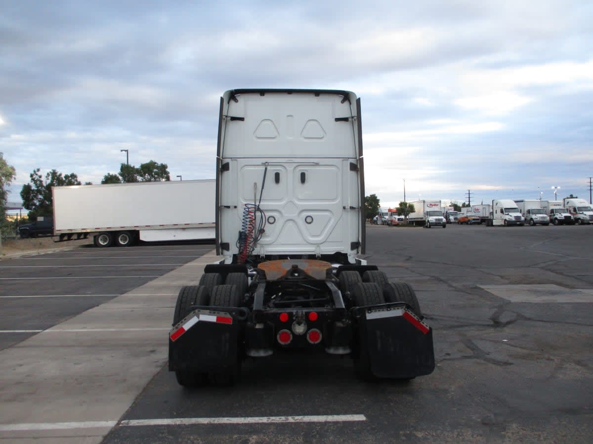 2021 Freightliner Cascadia in Commerce City, CO — photo 5