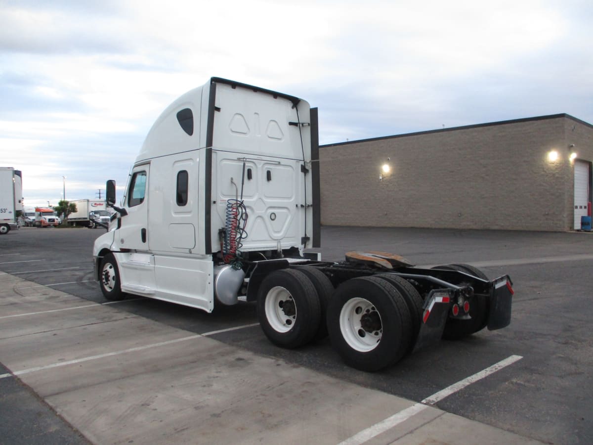 2021 Freightliner Cascadia in Commerce City, CO — photo 6