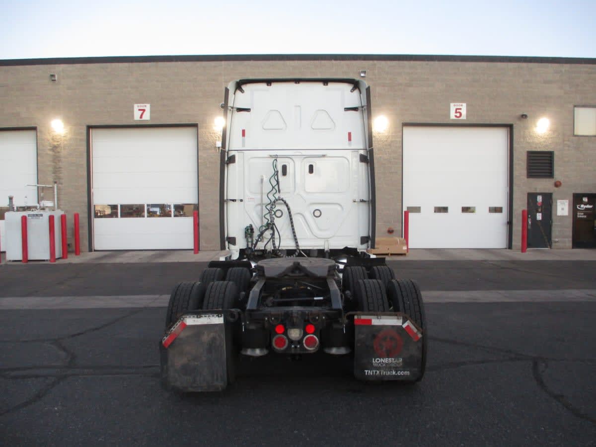 2021 Freightliner Cascadia in Commerce City, CO — photo 5