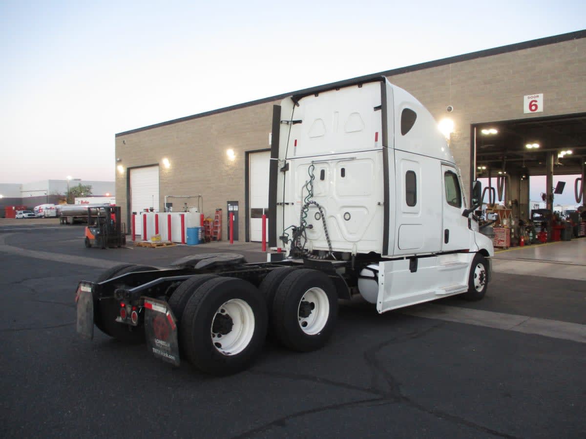 2021 Freightliner Cascadia in Commerce City, CO — photo 4