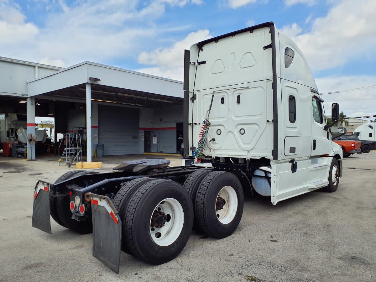 2022 Freightliner Cascadia in Atlanta, GA — photo 4
