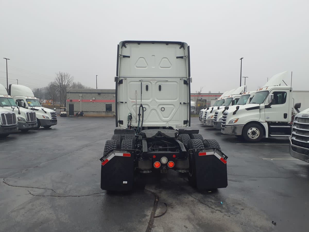 2022 Freightliner Cascadia in Atlanta, GA — photo 5