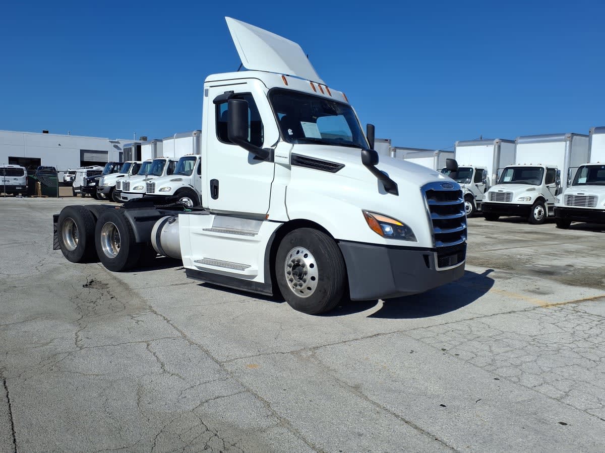 2022 Freightliner Cascadia in Fort Worth, TX — photo 3