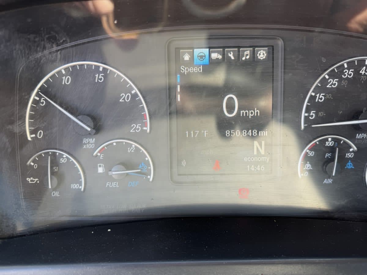 2022 Freightliner Cascadia in Phoenix, AZ — photo 10